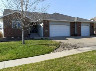 413 N Westview Dr, Brandon, SD 57005
