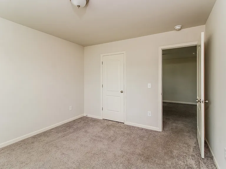 216 Glenoaks Dr — Photo 12