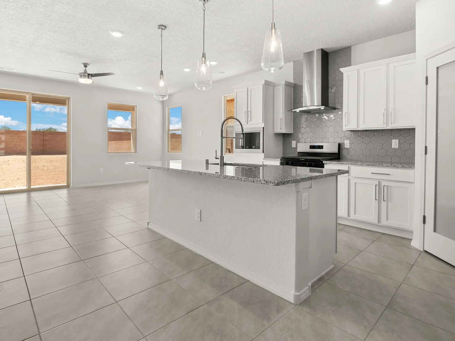 4 bed, 1697 sqft, $2,500 — Photo 3