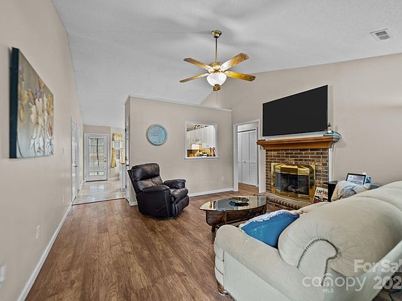 4th image of 124 Eagle Ct