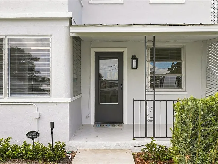 1812 Killarney Dr — Photo 2