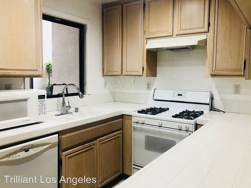 1st image of 111 S Oak Knoll Ave APT 112