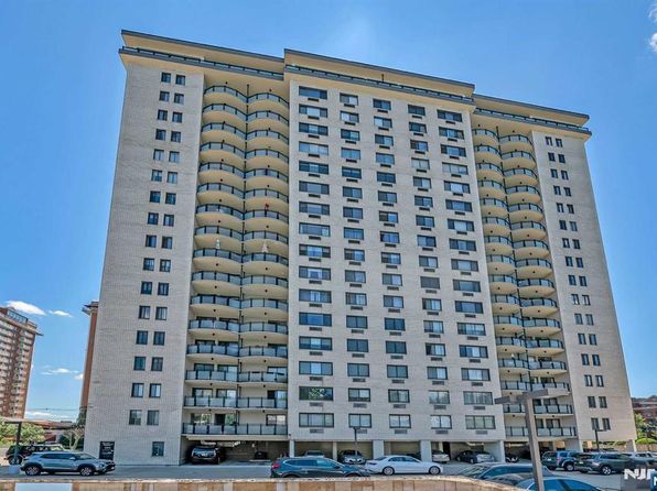 125 Prospect Ave APT 8J, Hackensack, NJ 07601