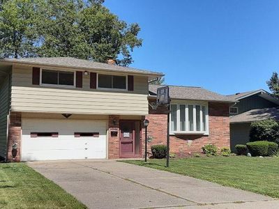 24336 Noreen Dr, North Olmsted, OH, 44070