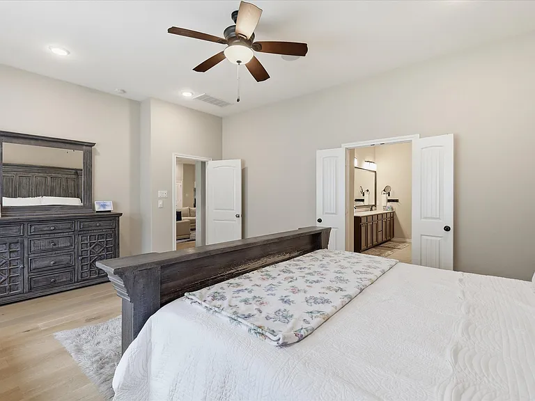 616 Lake Cove Dr — Photo 23