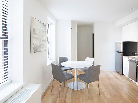 5th image of 150 W 51st St APT 1209