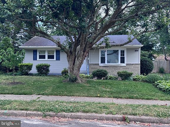 3rd image of 14 Colwick Dr