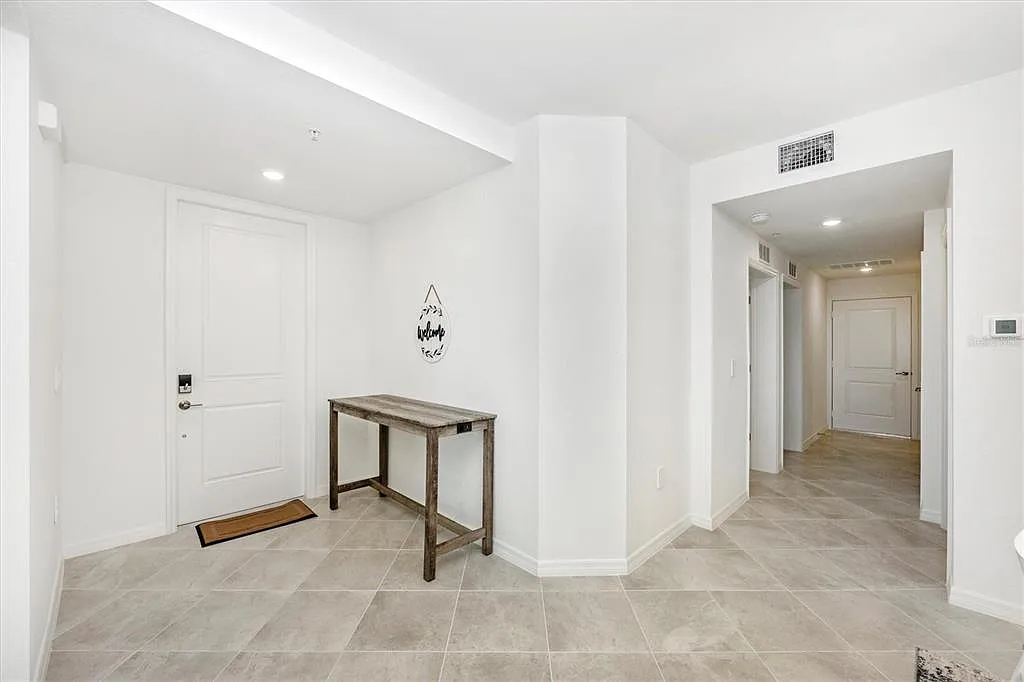 3 bed, 2.0 bath, 1789 sqft, $7,000 — Photo 3