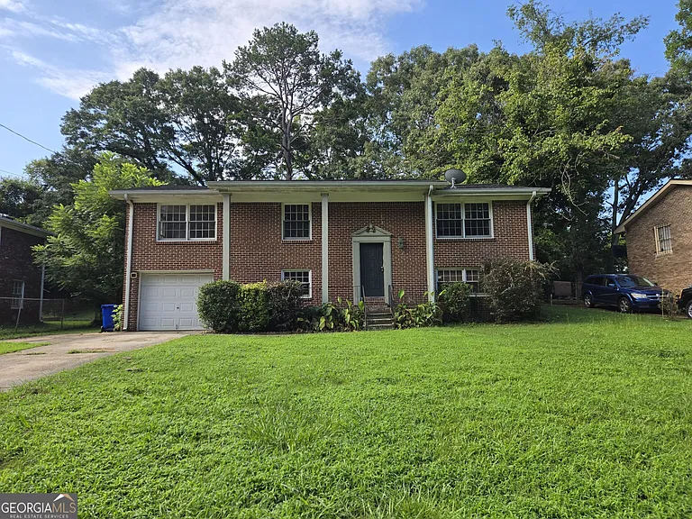 1387 Town Country Dr SE — Photo 2