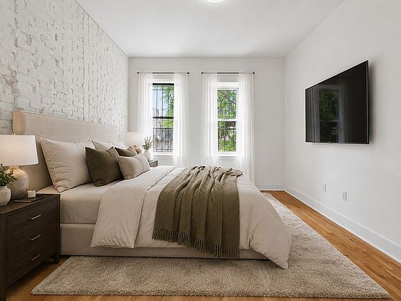5th image of 74 Macdougal St
