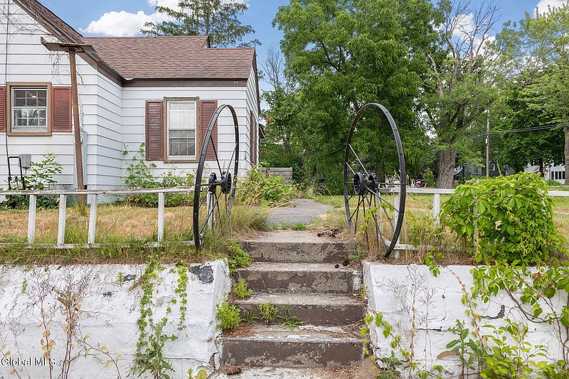 3rd image of 15 Mather Avenue