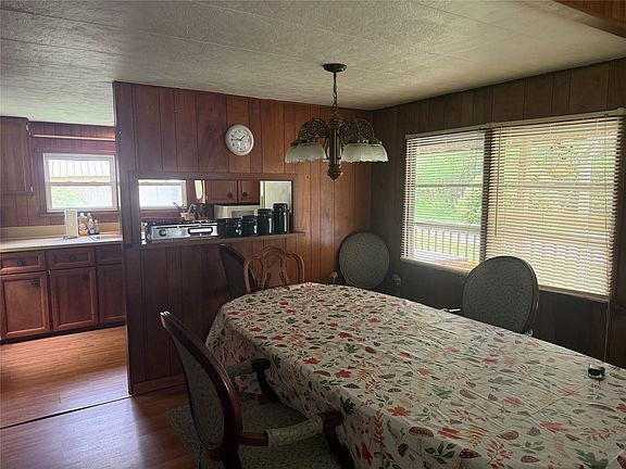 5th image of 903 Burnwood Rd