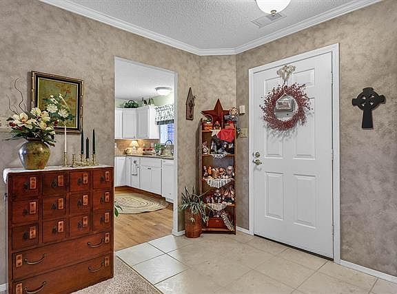 4th image of 3612 Candlewyck Club Dr APT A