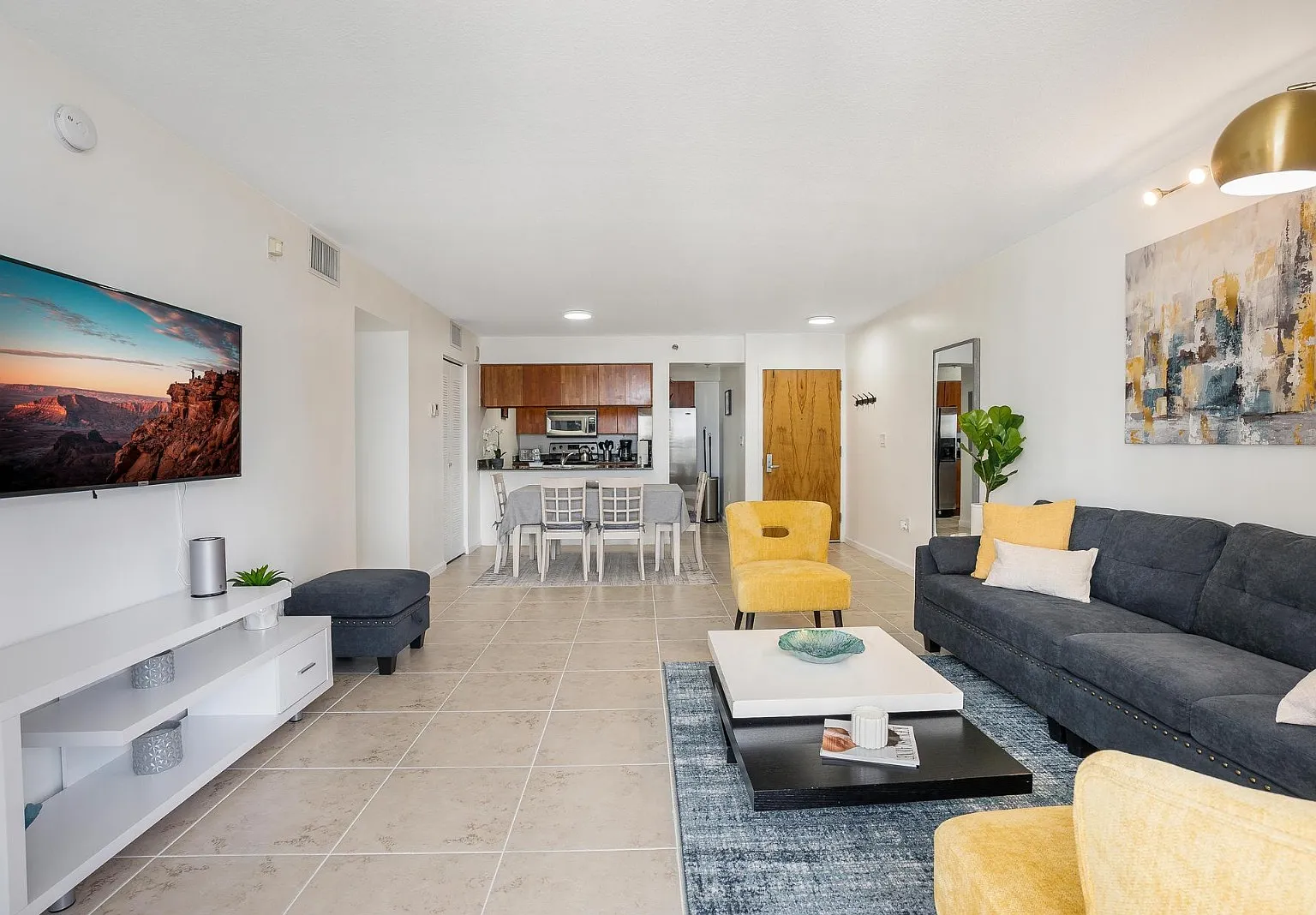 3 bed, 1232 sqft, $5,500 — Photo 1