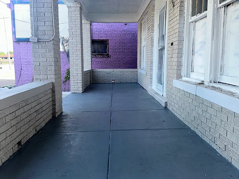 1253 Thomas St — Photo 2