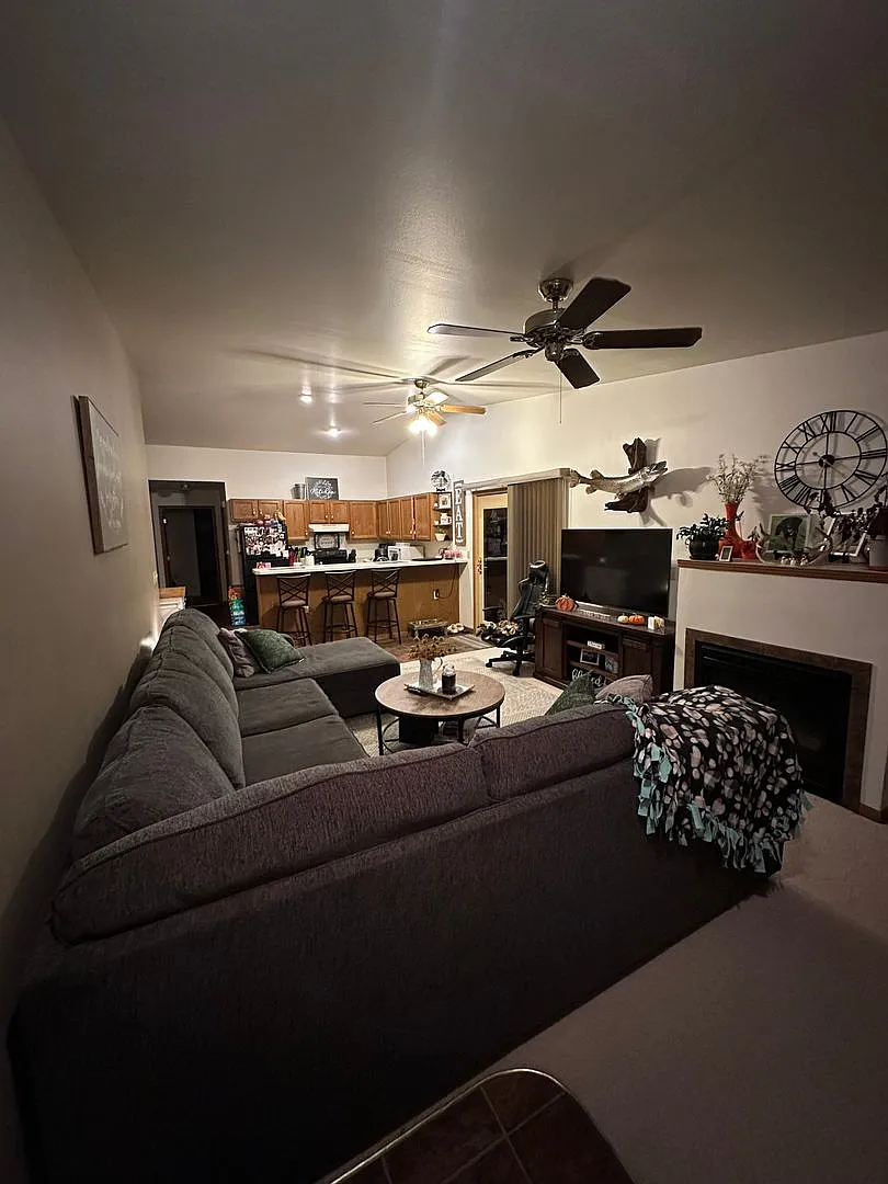 2 bed, 1100 sqft, $1,200 — Photo 4