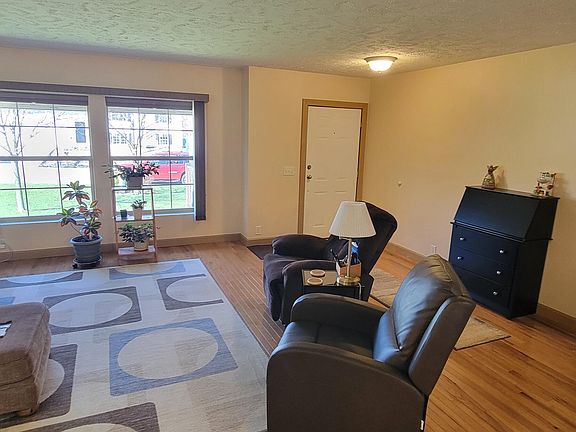 5th image of 102 Mayfield Dr