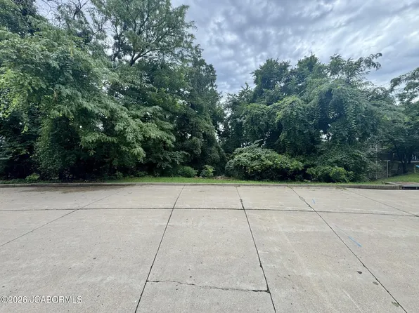 1322 Gladstone Ct, Jefferson City, MO 65101