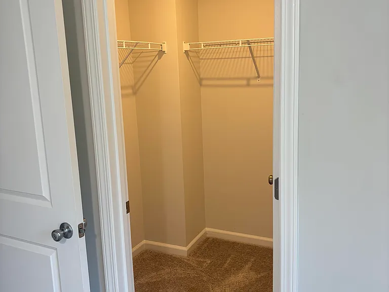 609 Parker Ct — Photo 13