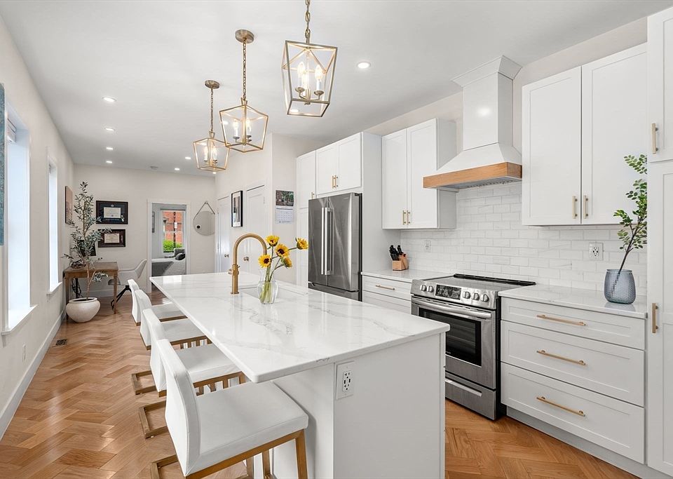 1st image of 314-314A Bunker Hill St #1