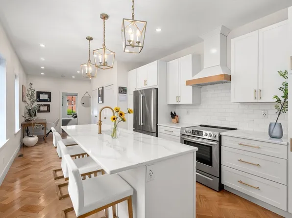 314-314A Bunker Hill St #1, Charlestown, MA 02129