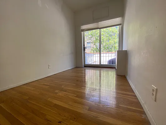 Rented by One New York Realty Inc | media 21