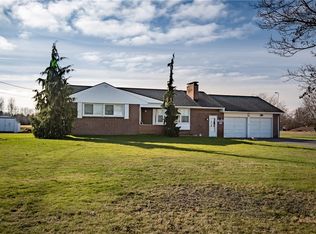 3830 Lamor Rd, Hermitage, PA 16148