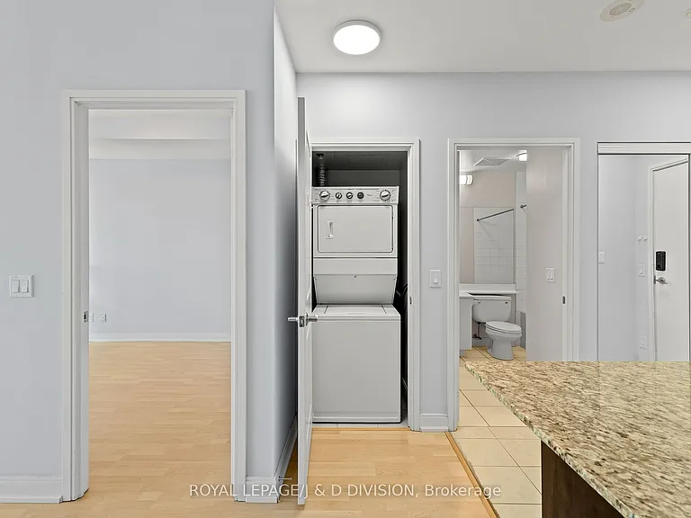 220 Redpath Ave #805 — Photo 16