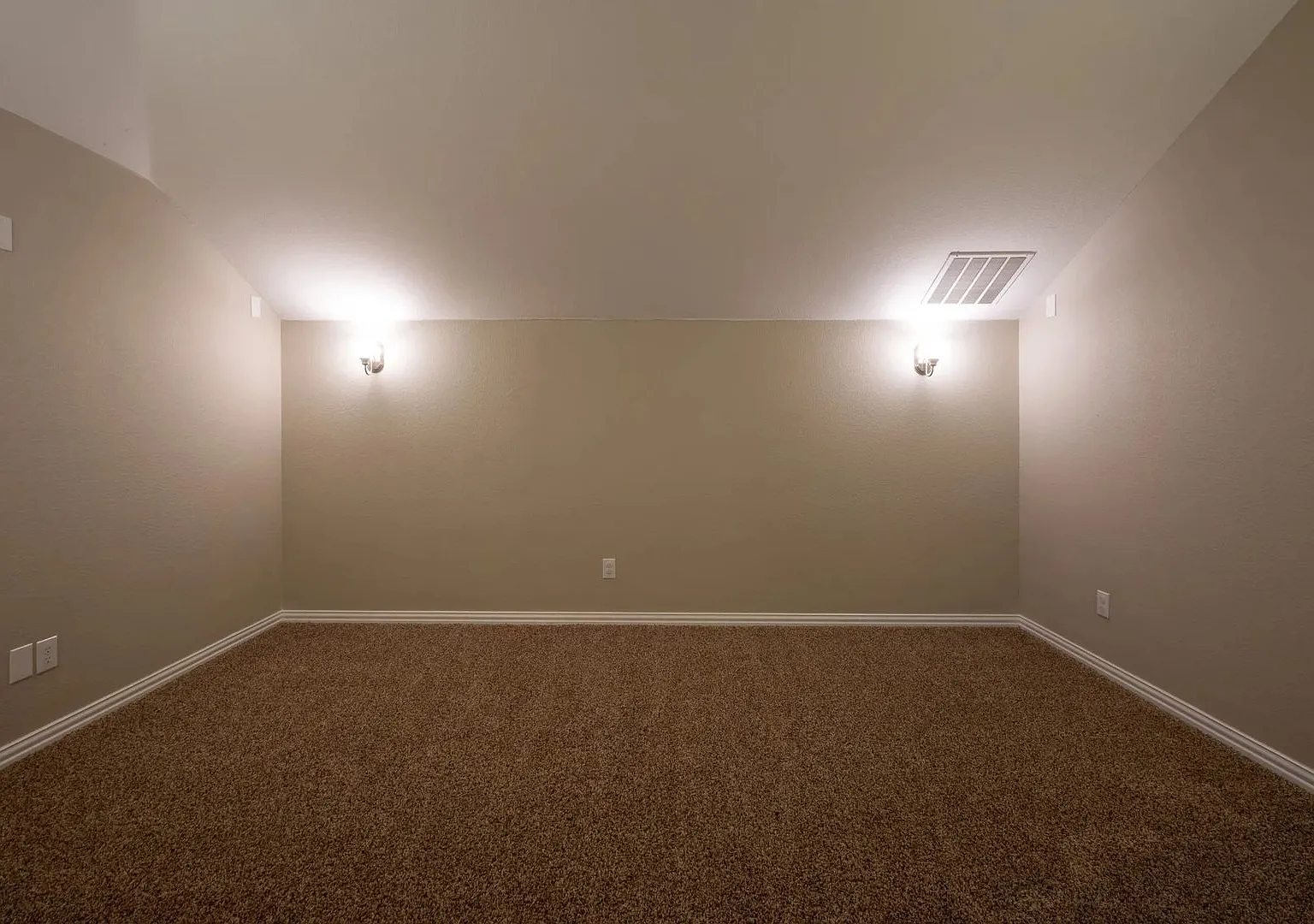 Room in 4 Bedroom Home in Haslet — Photo 4