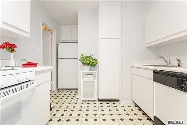 Sold by Douglas Elliman | media 28