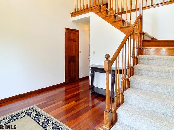 3rd image of 313 Canterbury Dr