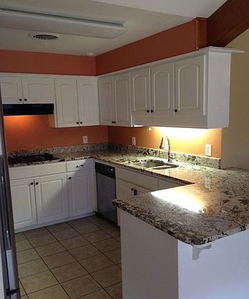 2nd image of 114 S Gardenview