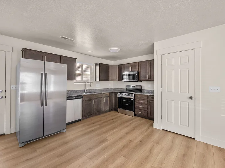 4411 S Garden Dr #D — Photo 7