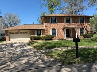 15575 Clover Ridge Dr, Chesterfield, MO 63017