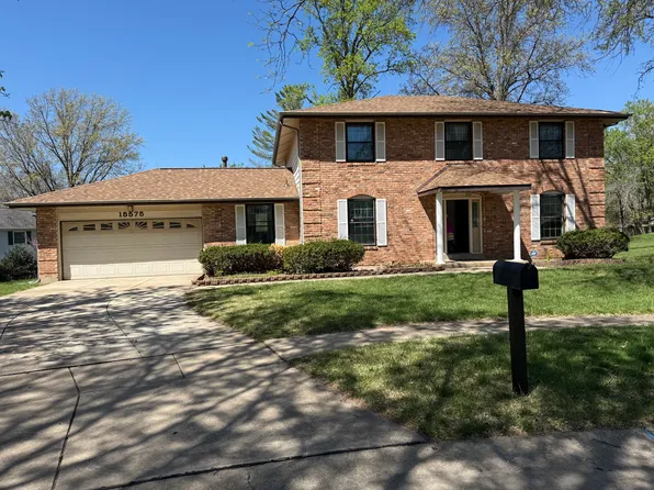 15575 Clover Ridge Dr, Chesterfield, MO 63017