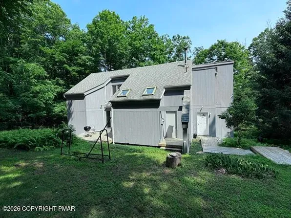 111 Little Doe Ln, East Stroudsburg, PA 18301