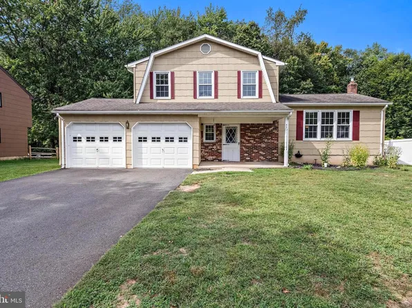 52 Colleen Cir, Ewing, NJ 08638
