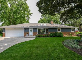 15360 Hackberry Ln, Brookfield, WI 53005