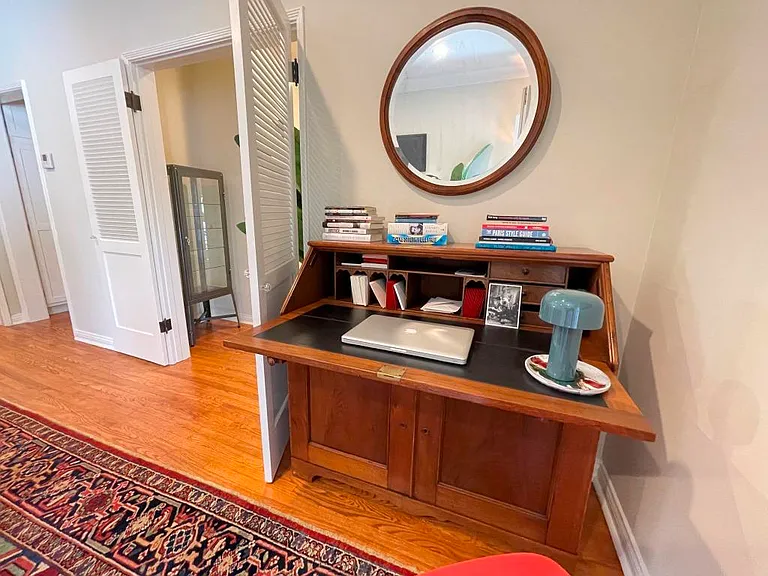 2285 N Beachwood Dr #5 — Photo 29