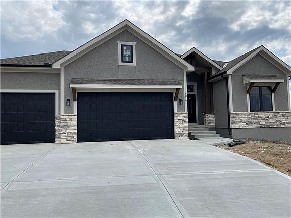4th image of 2617 NE Amanda Ln