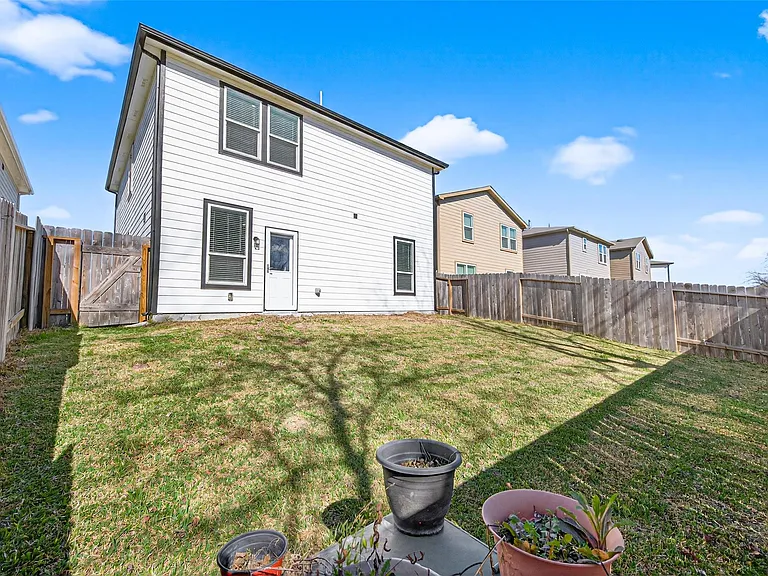 7326 Madison Commons Ln — Photo 35