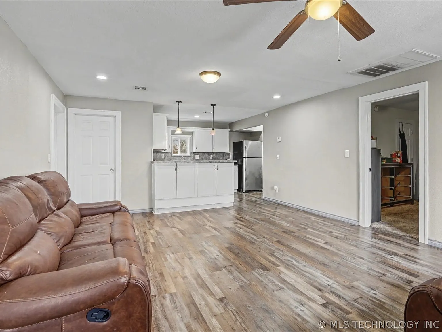 3 bed, 2.0 bath, 1149 sqft, $1,550 — Photo 3