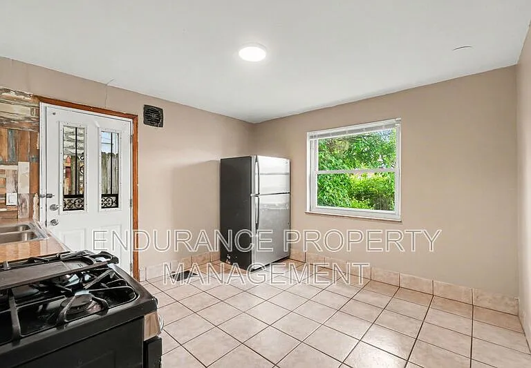 937 Grand Ave — Photo 9