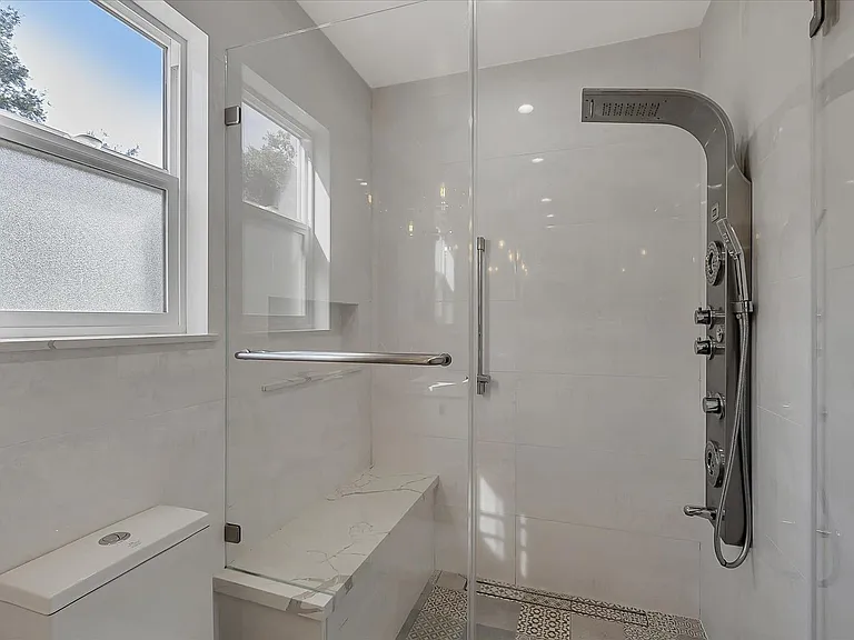 821 Figwood Ct — Photo 36