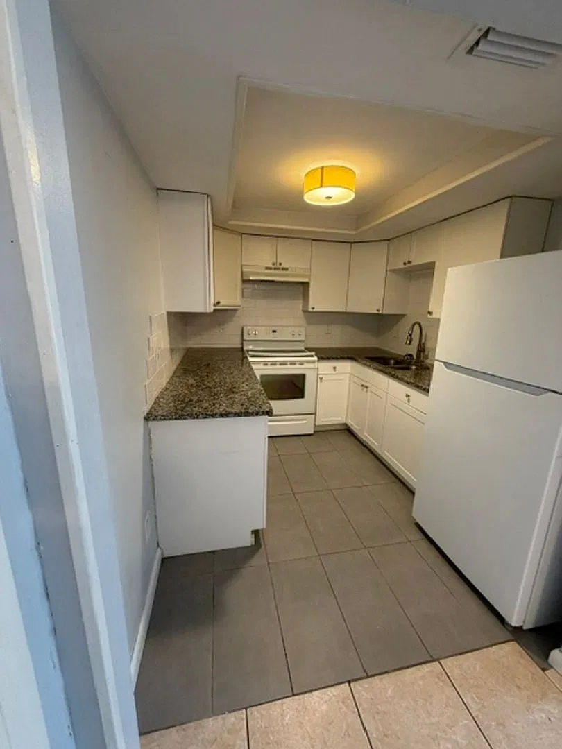 Clearwater 2BR Near the Beach | Screened Patio + 1st Month FREE! — Photo 4