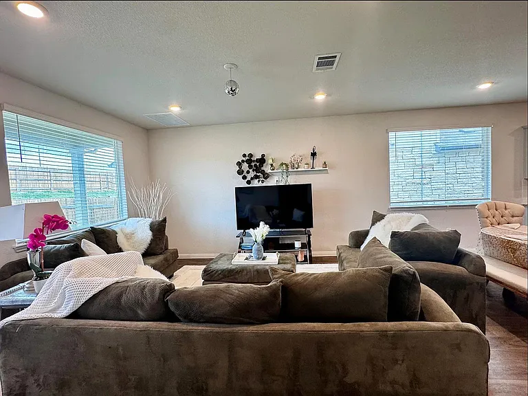 204 Brooklyn Dr — Photo 4