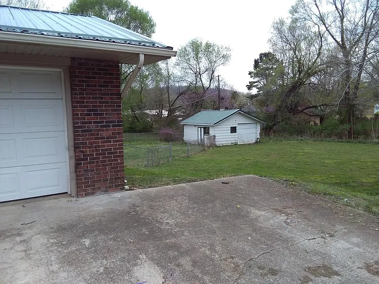 805 Broadway St — Photo 2
