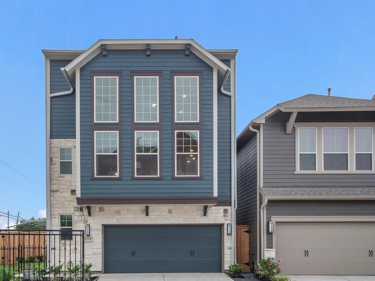 5 bed, 3.5 bath, 2518 sqft, $3,300 — Photo 2