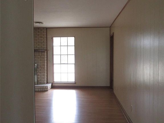 3rd image of 1903 Comanche Dr