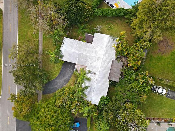 4th image of 16200 SW 87th Ave
